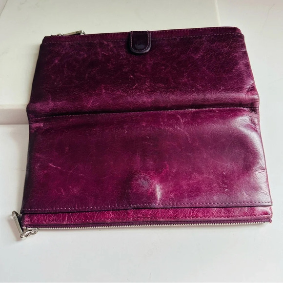 Hobo International Taylor Plum Vintage Leather Wallet - Picture 3 of 13